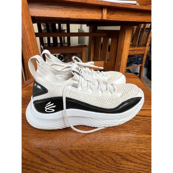 Under Armour Curry Flow white running shoes, youth boys size 4 - Picture 3 of 16